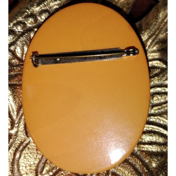 Vintage Art Deco Butterscotch Bakelite Cameo Brooch - Picture 5 of 5